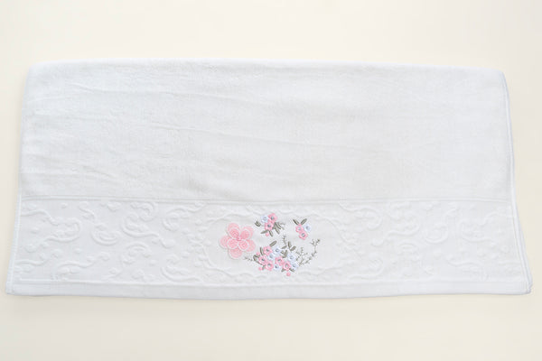 Embroidered bath towel - 3D Flower White