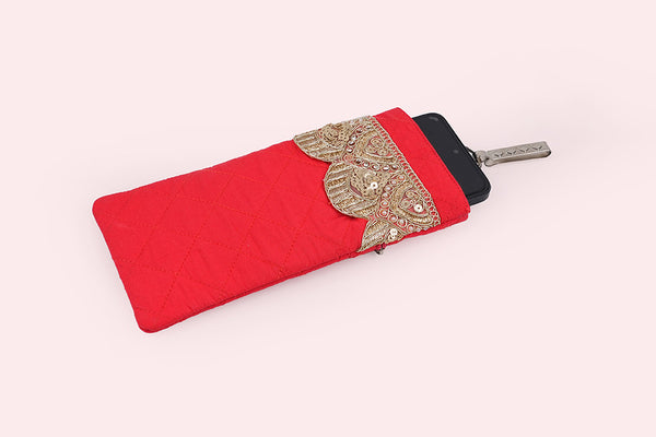 Cell Phone Pouch – Scarlet (Lace Hook)