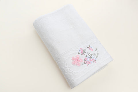 Embroidered bath towel - 3D Flower White