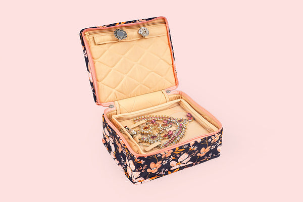 Jewellery Organiser - 4 Detachable pouch (Peach petals)