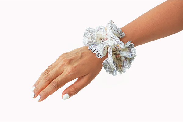Scrunchies-001 White & lavender floral