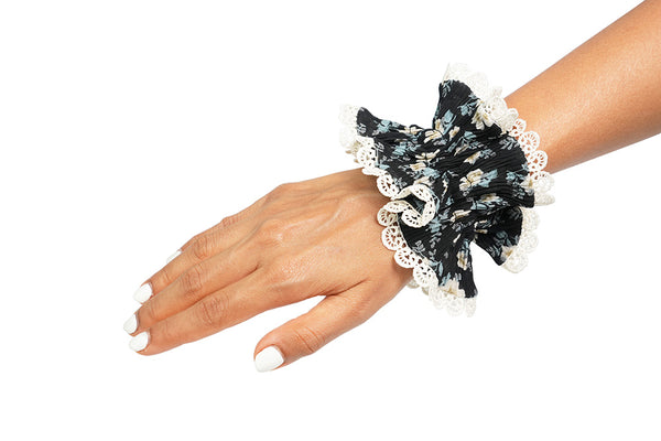 Scrunchies-001 black with Blue flower