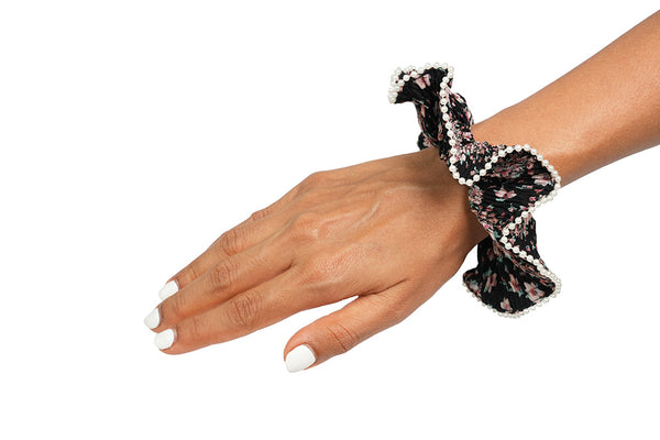 Scrunchies-003 black Floral